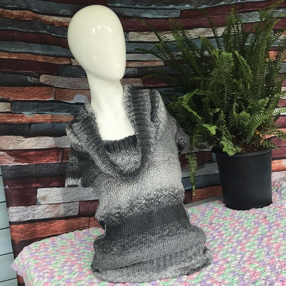 Rue 21 sweater - Picture 1 of 4